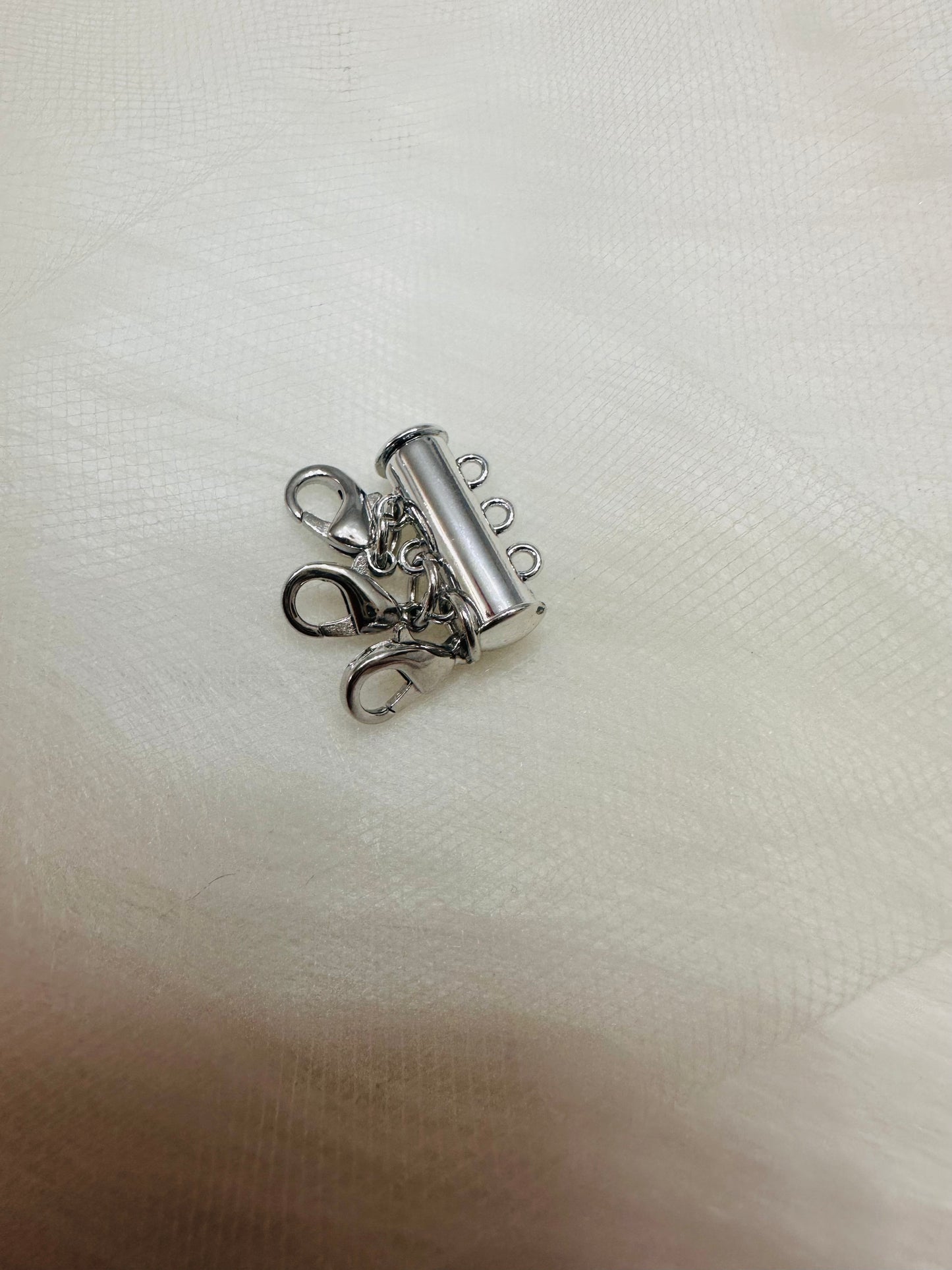 Magnetic layer closure