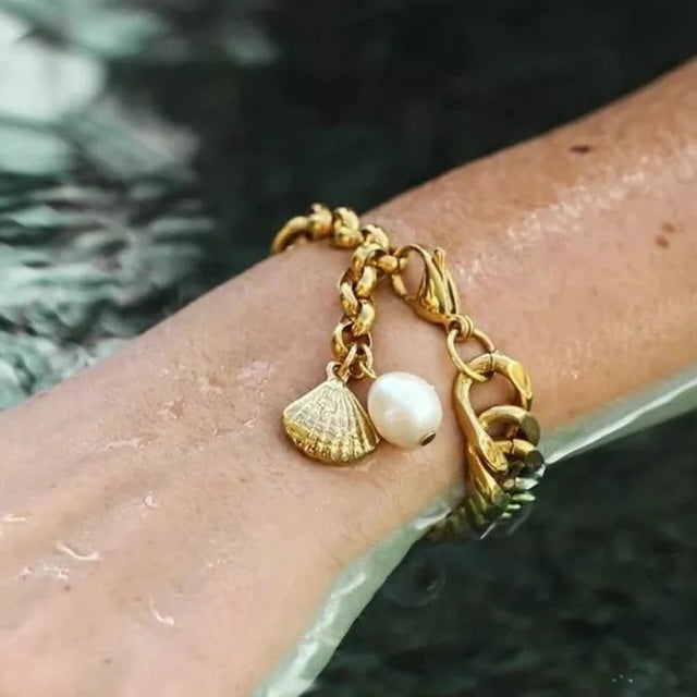 Clam Gold Bracelet