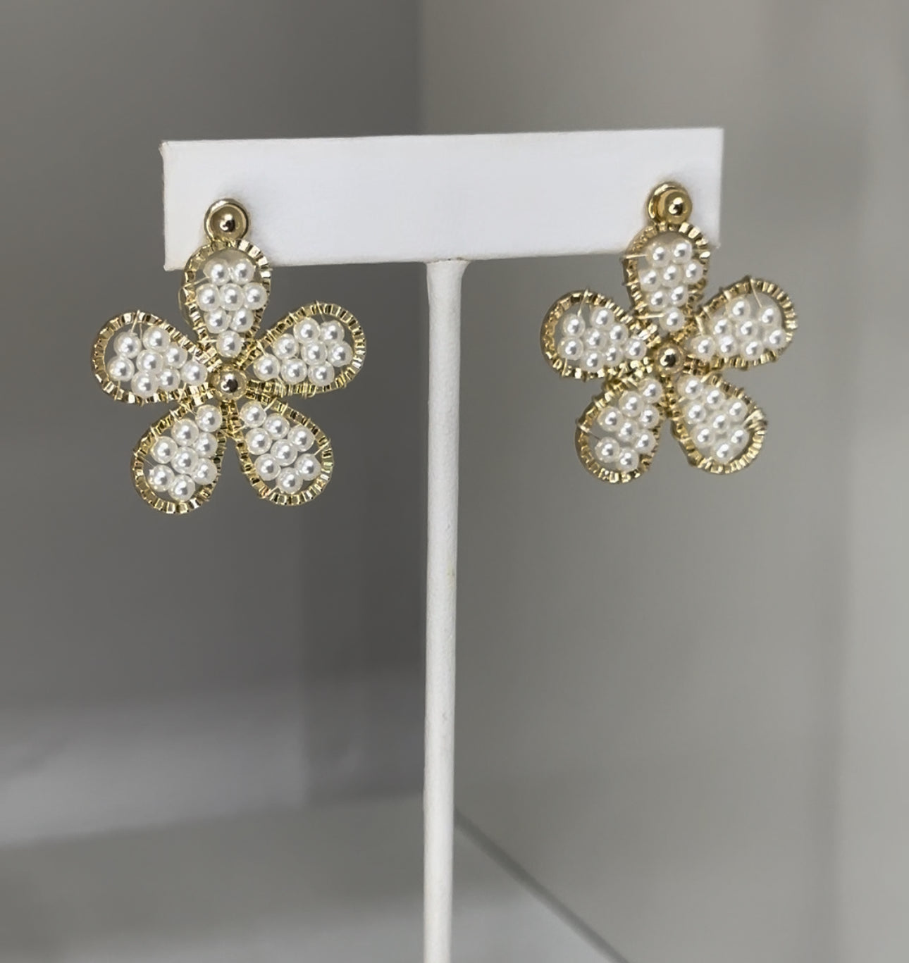 Flower White Earrings