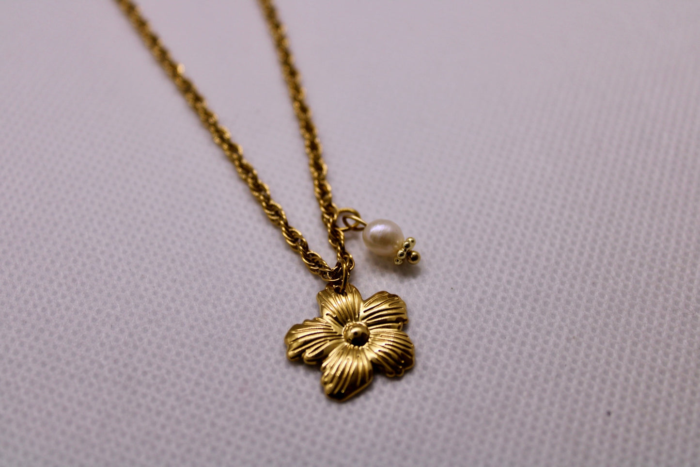Flower Pearl Necklace