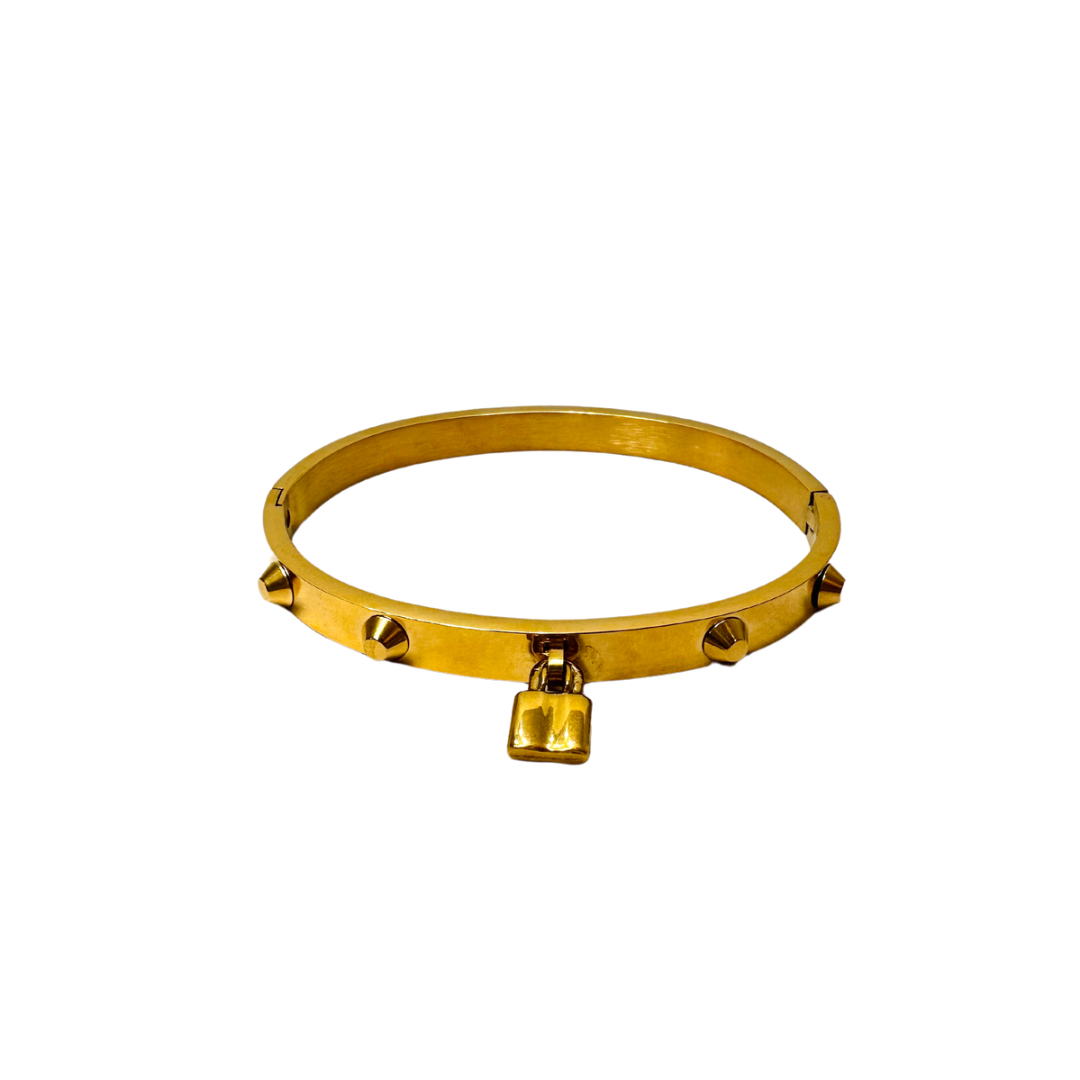 Lucky gold bangle