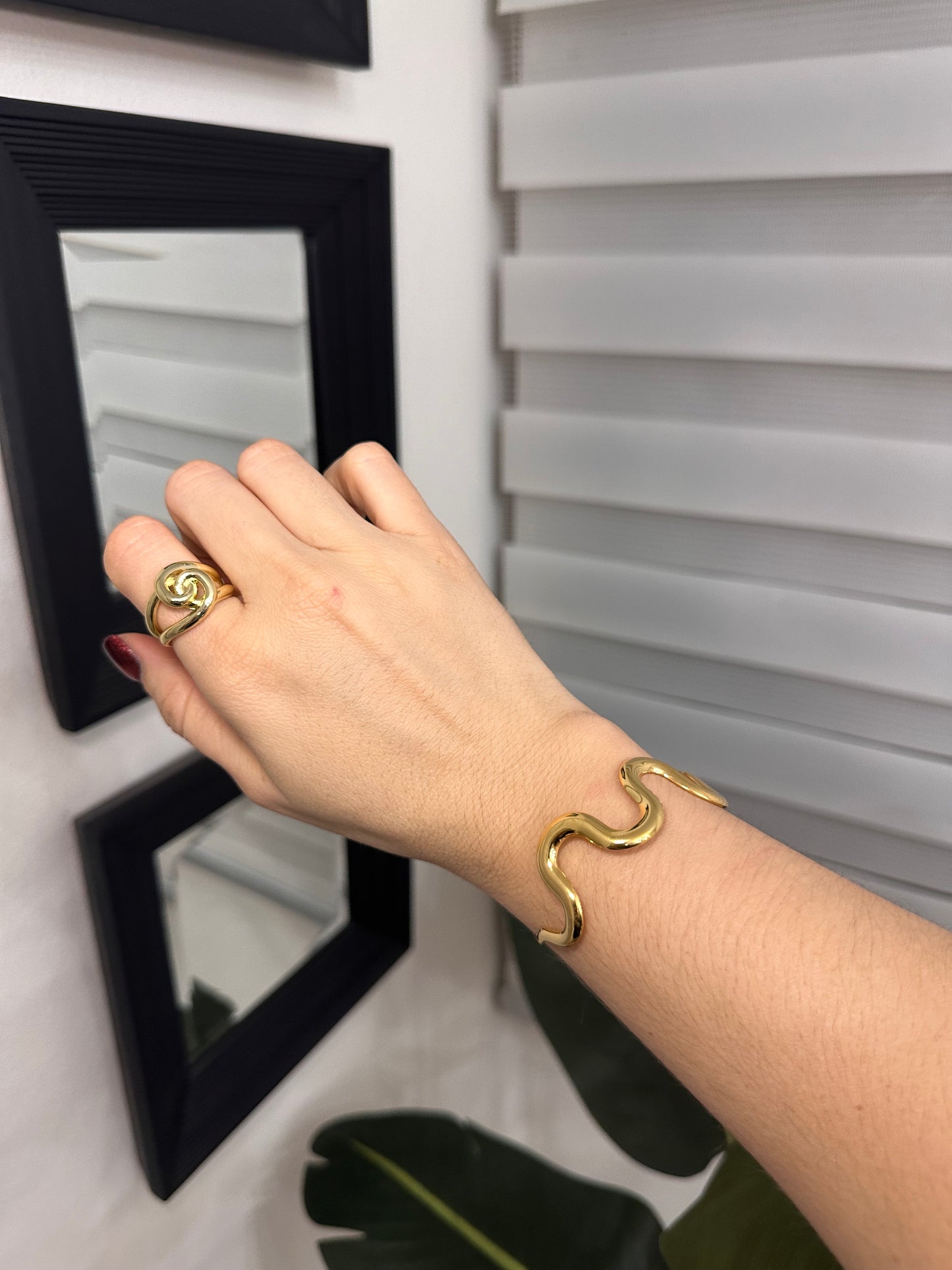 Curvy Bracelet