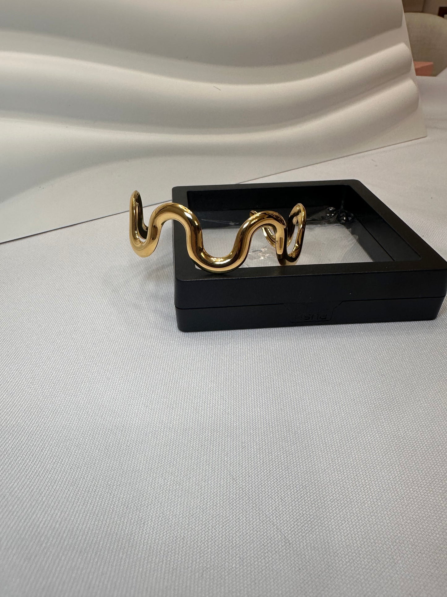 Curvy Bracelet