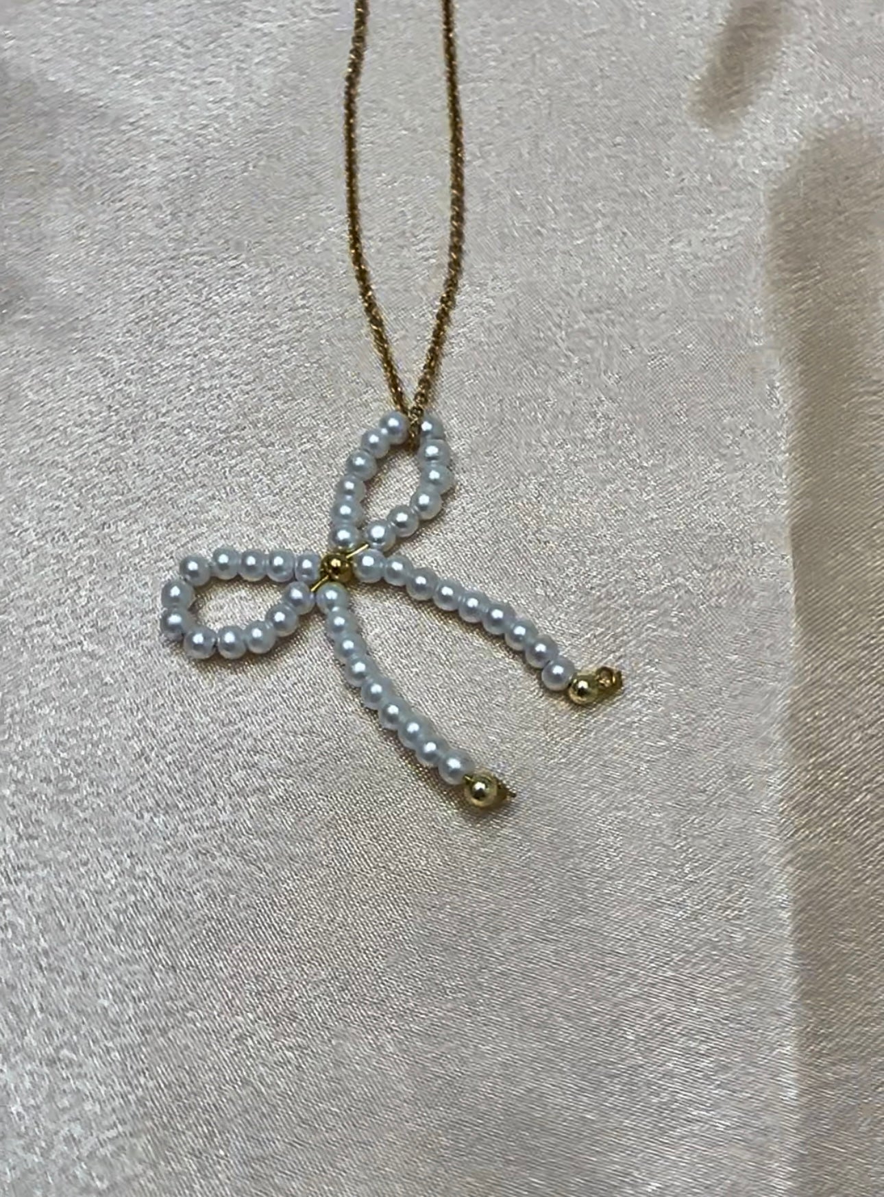 Bow Pearl Necklace