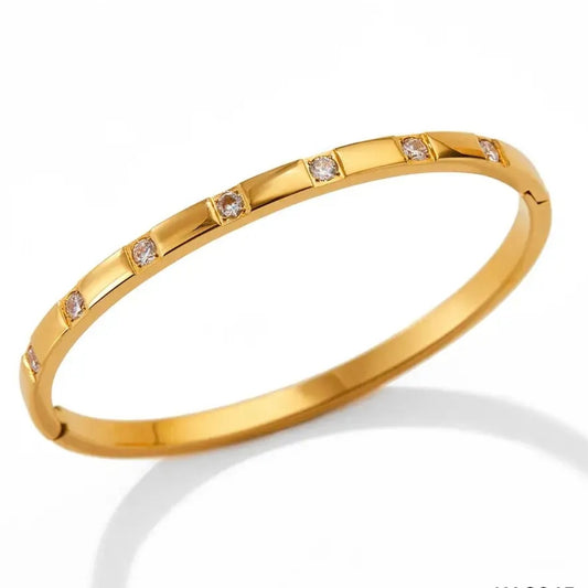 Stella Bangle